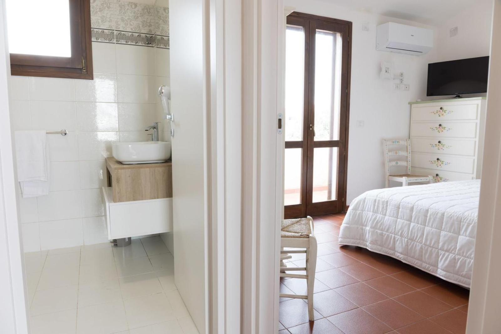 טורה דיי קורסרי Hotel Trinita Dei Corsari מראה חיצוני תמונה